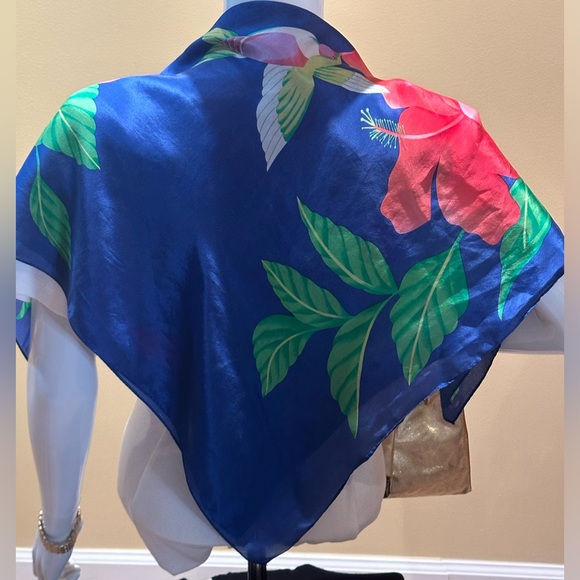 🌟HP🌟VTG 1970s-80s Hummingbird & Hibiscus Royal Blue Silk Scarf - Picture 5 of 11